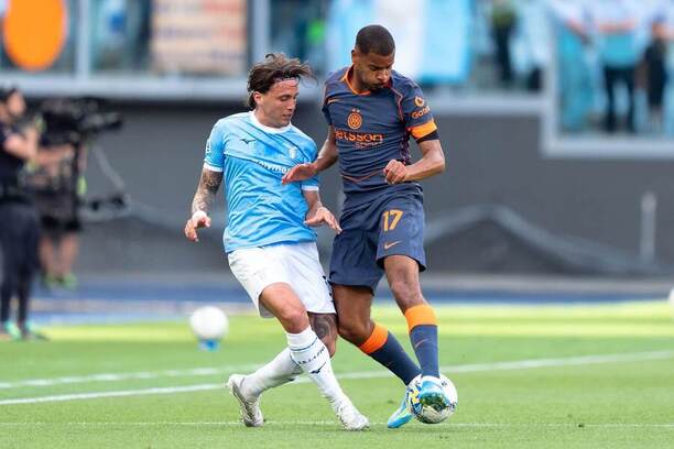 Zľava obranca Lazia Luca Pellegrini a&nbsp;záložník Interu Andy Diouf počas zápasu SS Lazio vs. Inter Miláno v&nbsp;36. kole talianskej Serie A 2025/2026