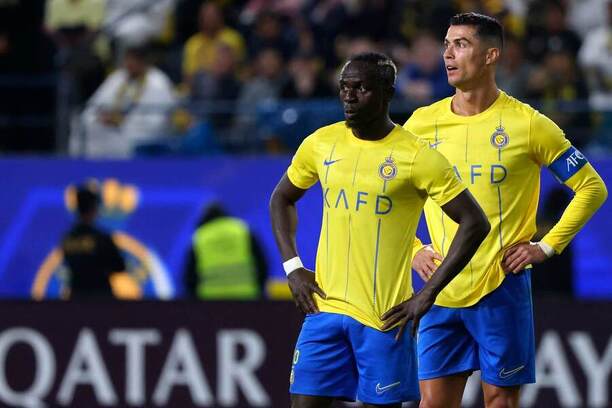 V popredí Sadio Mané, za&nbsp;ním Cristiano Ronaldo v&nbsp;drese Al-Nassr FC
