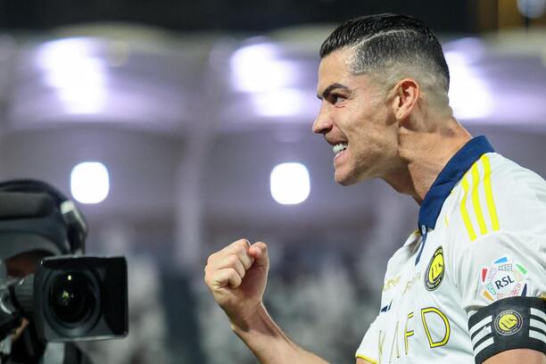 Cristiano Ronaldo oslavuje gól Al-Nassr.