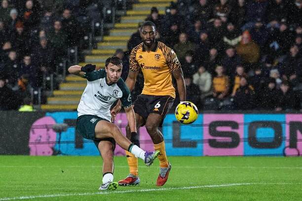 Middlesbrough vs. Hull. Na fotke David Strelec a&nbsp;Semi Ajayi.