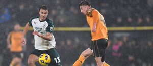 Zľava útočník Middllesbrough David Strelec a obranca Hull City Charlie Hughes počas zápasu Hull City AFC vs. Middlesbrough FC v 19. kole anglickej Championship 2025/2026