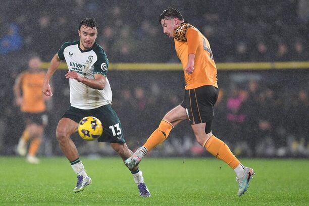 Zľava útočník Middllesbrough David Strelec a&nbsp;obranca Hull City Charlie Hughes počas zápasu Hull City AFC vs. Middlesbrough FC v&nbsp;19. kole anglickej Championship 2025/2026