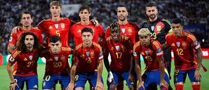 Základná zostava Španielska v prvom zápase proti Bulharsku v kvalifikácii na MS vo futbale 2026: na aktuálnej súpiske z nej chýbajú stopéri Robin Le Normand (číslo dresu 3) a Dean Huijsen (5)