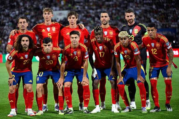 Základná zostava Španielska v prvom zápase proti Bulharsku v kvalifikácii na MS vo futbale 2026: na aktuálnej súpiske z nej chýbajú stopéri Robin Le Normand (číslo dresu 3) a Dean Huijsen (5)