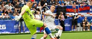 Juraj Kucka (vpravo) počas zápasu Bosna a Hercegovina vs. Slovensko na ME v malom futbale 2026