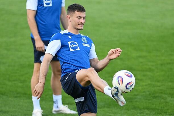 Krídelník Adrián Kaprálik počas tréningu slovenskej futbalovej reprezentácie