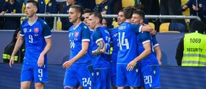 Gólová radosť futbalistov Slovenska po góle Rolanda Galčíka do siete Malty v pondelkovom prípravnom zápase