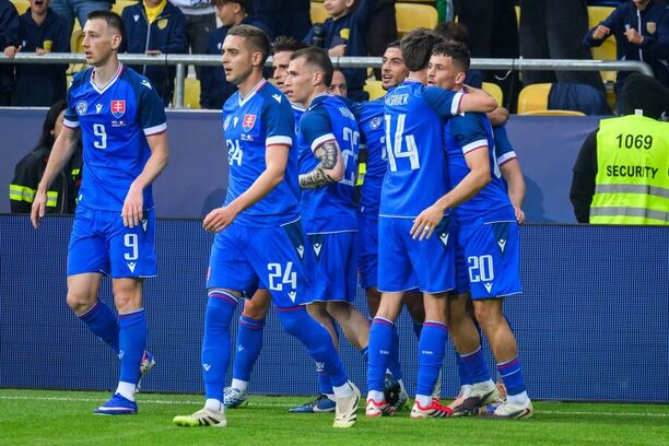 Gólová radosť futbalistov Slovenska po&nbsp;góle Rolanda Galčíka do&nbsp;siete Malty v&nbsp;pondelkovom prípravnom zápase