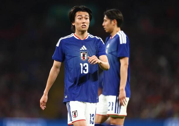 V popredí japonský ľavý krídelník Keito Nakamura v&nbsp;marcovom prípravnom zápase Japonska proti Anglicku