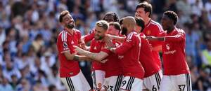Hráči Manchestru United oslavujú gól.