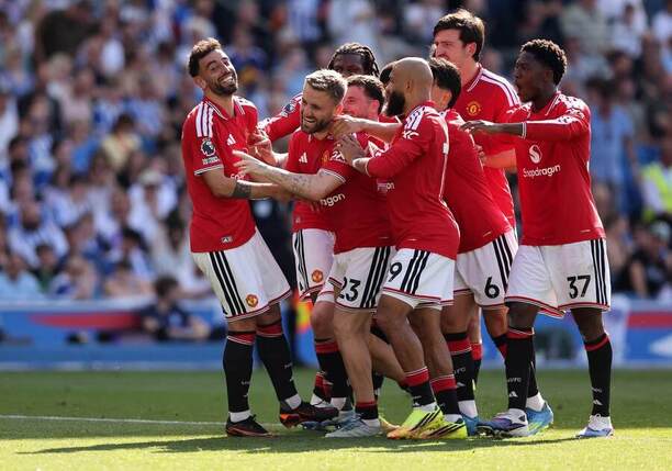 Hráči Manchestru United oslavujú gól.