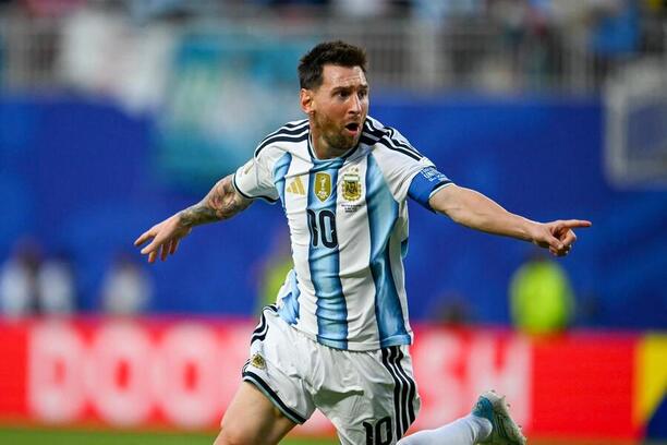 Argentínsky pravý krídelník Lionel Messi tešiaci sa z&nbsp;úvodného gólu svojho tímu proti Alžírsku v&nbsp;1. kole skupiny J na&nbsp;MS vo&nbsp;futbale 2026
