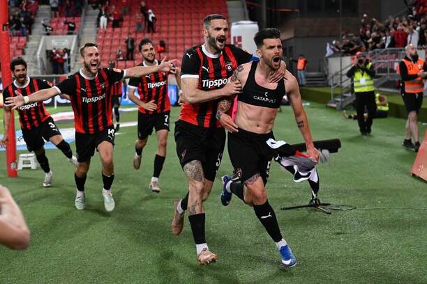 Hráči Spartaka Trnava oslavujú gól