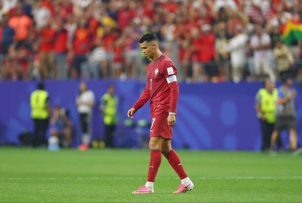 Sklamaný Cristiano Ronaldo po góle Španielska.