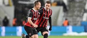 Trnavskí obrancovia, zľava Martin Mikovič a Filip Twardzik