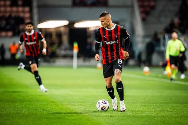 V popredí s&nbsp;loptou Timotej Kudlička, ofenzívny záložník FC Spartak Trnava