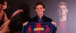 Anthony Gordon po prestupe do Barcelony