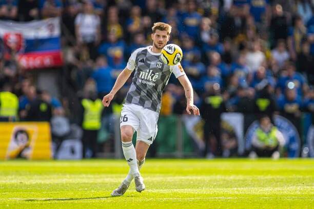 Sebastián Kóša pokračuje vo&nbsp;farbách FC Košice aj v&nbsp;sezóne 2026/2027.