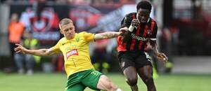 Vľavo obranca MŠK Žilina Timotej Hranica, vpravo krídelník FC Spartak Trnava Hilary Gong
