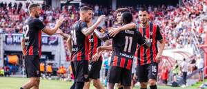 Hráči Spartaka Trnava oslavujú gól