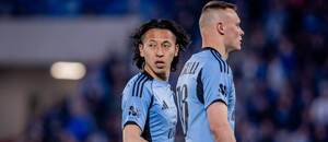 Daiki Matsuoka (vľavo) a Nino Marcelli, ŠK Slovan Bratislava