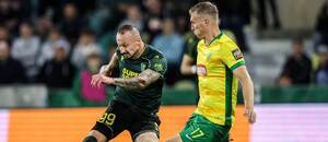 Útočník Katowíc Adam Zreľák (vľavo) a obranca Žiliny Ján Minárik v súboji počas úvodného zápasu MŠK Žilina vs. GKS Katowice v 2. predkole Konferenčnej ligy UEFA 2026/2027