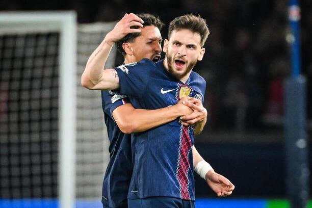 V popredí Khvicha Kvaratskhelia sa spolu s&nbsp;Marquinhosom (obaja PSG) tešia zo&nbsp;vstreleného gólu do&nbsp;siete Bayernu počas prvého semifinálového zápasu PSG vs. FC Bayern Mníchov v&nbsp;Lige majstrov 2025/2026