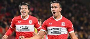 Slovenský útočník David Strelec (vpravo) oslavuje svoj gól v drese Middlesbrough do siete WBA počas zápasu Middlesbrough FC vs. West Bromwich Albion FC v rámci 6. kola Championship 2025/2026