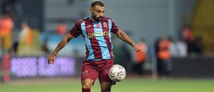 Pravý krídelník Trabzonsporu Mohamed Salah počas zápasu jeho tímu proti Kasimpase v 1. kole tureckej Süper Lig 2026/2027