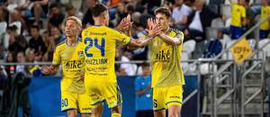 Futbalisti FC Košice Filip Lichý a Dominik Kružliak oslavujú gól.