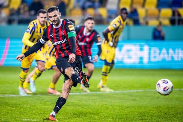 Záložník Trnavy Erik Sabo strieľa gól z&nbsp;penalty do&nbsp;siete Dunajskej Stredy v&nbsp;decembrovom zápase FC DAC 1904 Dunajská Streda vs. FC Spartak Trnava v&nbsp;17. kole Niké ligy 2025/26