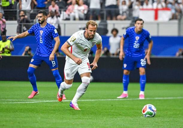 Anglický útočník Harry Kane pri&nbsp;penaltovom pokuse v&nbsp;zápase Anglicko vs. Chorvátsko v&nbsp;rámci 1.&nbsp;kola skupiny L na&nbsp;MS vo&nbsp;futbale 2026