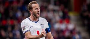 Harry Kane sa raduje v drese reprezentácie Anglicka proti Česku.
