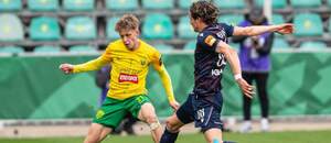 Pravý obranca Žiliny Timotej Hranica (vľavo) a defenzívny záložník DAC Máté Tuboly počas zápasu MŠK Žilina vs. FC DAC 1904 Dunajská Streda v marcovom 3. kole skupiny o titul v Niké lige 2025/2026