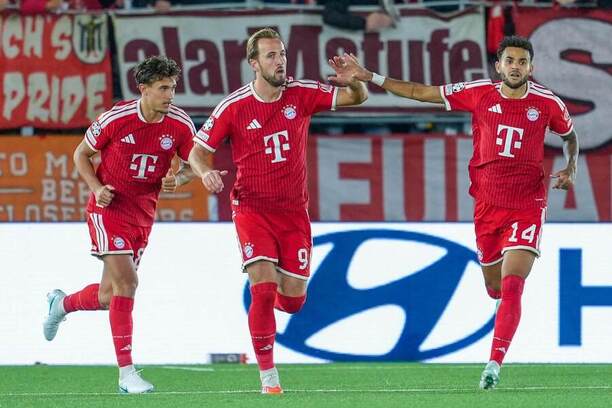 Harry Kane oslavuje strelený gól na&nbsp;ihrisku Viking Stavanger v&nbsp;zápase Ligy majstrov.