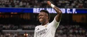 Vinicius Jr. v drese Realu Madrid na domácom štadióne.