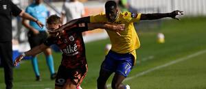 Defenzívny záložník DAC Julien Eymard Bationo (vpravo) a pravý krídelník MFK Patrik Jevoš v zápase MFK Ružoberok vs. FC DAC 1904 Dunajská Streda v 1. kole Niké ligy 2026/2027