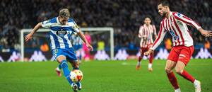 Krídelník Deportiva Yeremay Hernández (vľavo) a obranca Atlética Dávid Hancko počas zápasu Deportivo A Coruña vs. Atlético Madrid v osemfinále Copa del Rey 2025/2026