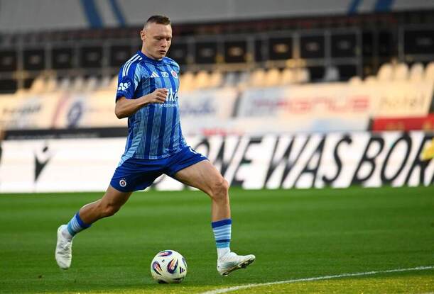 Ľavý krídelník Slovana Nino Marcelli strieľa gól počas zápasu AS Trenčín vs. ŠK Slovan Bratislava v&nbsp;9. kole Niké ligy 2025/2026