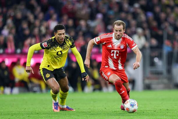 Útočník Bayernu Harry Kane (vpravo) a&nbsp;stredopoliar Dortmundu Jobe Bellingham počas zápasu FC Bayern Mníchov vs. Borussia Dortmund v&nbsp;7. kole nemeckej Bundesligy 2025/2026