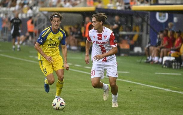 Košice vs. Trenčín, na&nbsp;fotke Matej Madleňák (Košice) a&nbsp;Hugo Pávek (Trenčín)